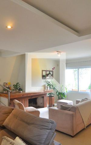 Casa à venda com 240m², 5 quartos e 3 vagasSala
