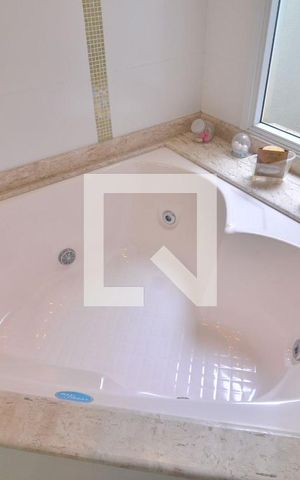 Casa à venda com 240m², 5 quartos e 3 vagasBanheiro suíte 2