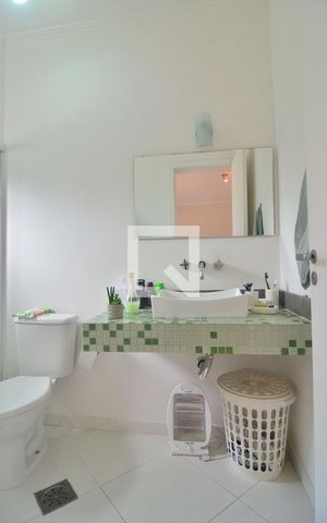 Casa à venda com 240m², 5 quartos e 3 vagasBanheiro 1