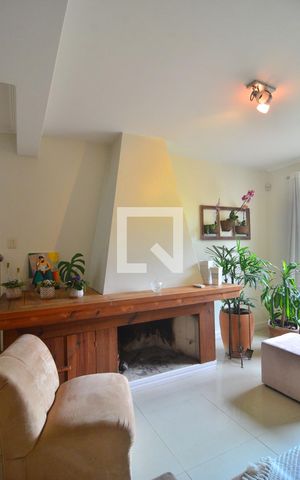 Casa à venda com 240m², 5 quartos e 3 vagasLareira