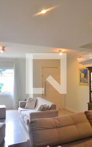 Casa à venda com 240m², 5 quartos e 3 vagasSala