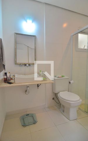 Casa à venda com 240m², 5 quartos e 3 vagasBanheiro suíte 2