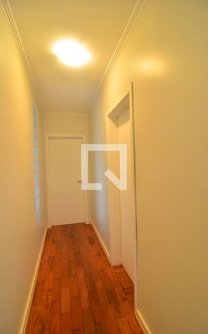 Casa à venda com 240m², 5 quartos e 3 vagasCorredor