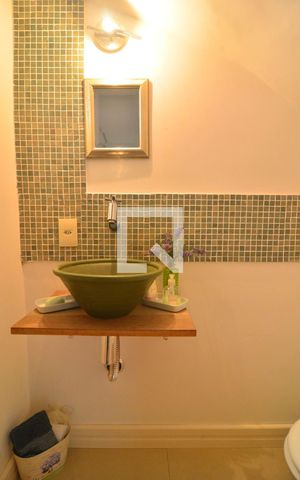 Casa à venda com 240m², 5 quartos e 3 vagasLavabo