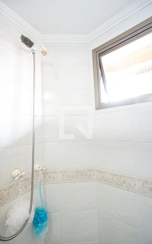 Apartamento à venda com 200m², 3 quartos e 2 vagas Apartamento à venda com 200m², 3 quartos e 2 vagasChuveiro