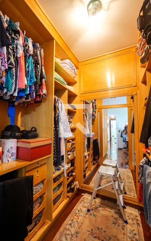 Apartamento à venda com 200m², 3 quartos e 2 vagas Apartamento à venda com 200m², 3 quartos e 2 vagasCloset da suíte