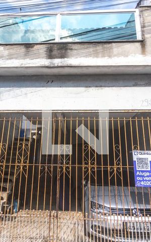 Casa à venda com 187m², 4 quartos e 2 vagas Casa à venda com 187m², 4 quartos e 2 vagasFachada
