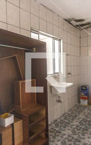 Casa à venda com 187m², 4 quartos e 2 vagas Casa à venda com 187m², 4 quartos e 2 vagasÁrea de serviço - casa 1