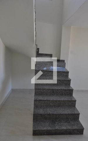 Casa para alugar com 250m², 4 quartos e 2 vagasEscada de Acesso ao Segundo Andar