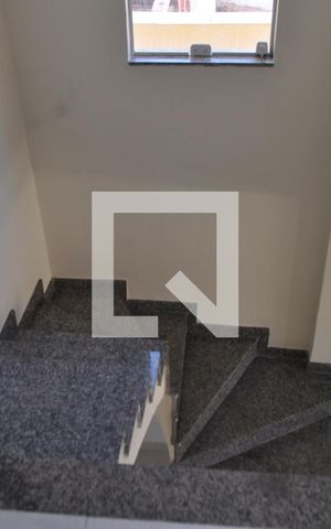 Casa para alugar com 250m², 4 quartos e 2 vagasEscada de Acesso ao Segundo Andar