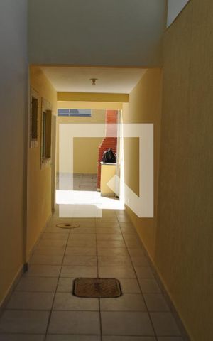 Casa para alugar com 250m², 4 quartos e 2 vagasCorredor Lateral da Casa