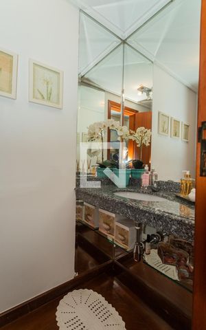 Apartamento à venda com 248m², 4 quartos e 3 vagasBanheiro