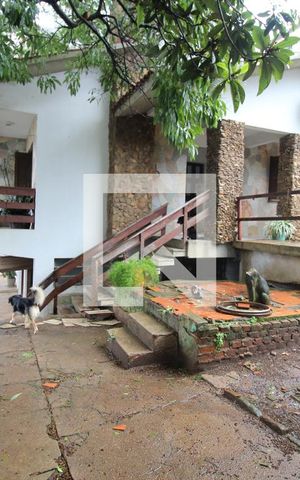 Casa à venda com 200m², 3 quartos e 3 vagasPátio lateral 