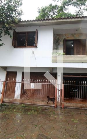 Casa à venda com 200m², 3 quartos e 3 vagas Casa à venda com 200m², 3 quartos e 3 vagasFachada