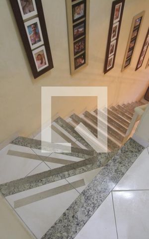 Casa à venda com 155m², 3 quartos e 3 vagasEscadas