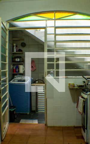 Casa para alugar com 220m², 4 quartos e 4 vagas Casa para alugar com 220m², 4 quartos e 4 vagasCozinha