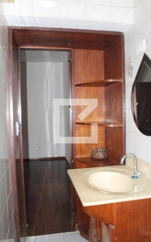 Casa à venda com 175m², 4 quartos e 2 vagasBanheiro