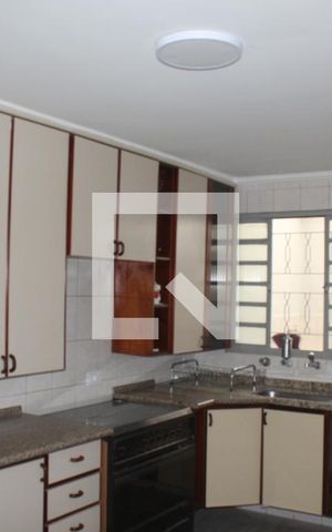 Casa à venda com 175m², 4 quartos e 2 vagasCozinha