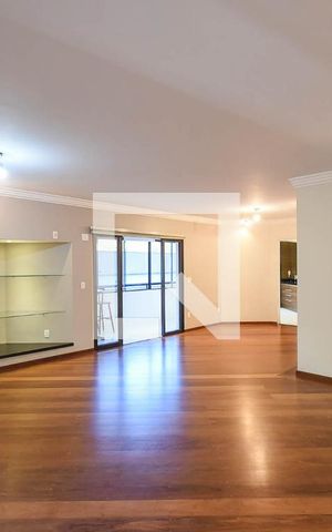 Apartamento para alugar com 240m², 4 quartos e 3 vagas Apartamento para alugar com 240m², 4 quartos e 3 vagasSala