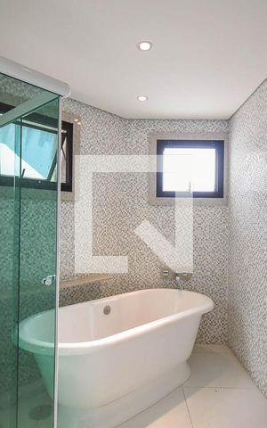 Apartamento para alugar com 240m², 4 quartos e 3 vagas Apartamento para alugar com 240m², 4 quartos e 3 vagasBanheiro suíte 4