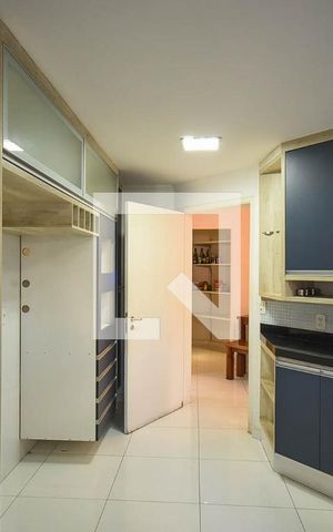Apartamento para alugar com 240m², 4 quartos e 3 vagas Apartamento para alugar com 240m², 4 quartos e 3 vagasCozinha