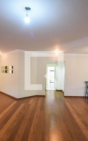 Apartamento para alugar com 240m², 4 quartos e 3 vagas Apartamento para alugar com 240m², 4 quartos e 3 vagasSala