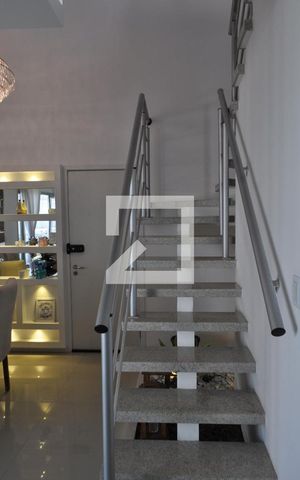 Apartamento à venda com 205m², 3 quartos e 2 vagasEscada