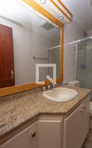 Apartamento para alugar com 72m², 3 quartos e 1 vaga Apartamento para alugar com 72m², 3 quartos e 1 vagaBanheiro social
