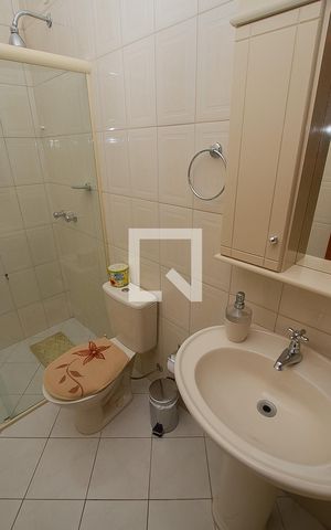 Casa à venda com 278m², 3 quartos e 2 vagas Casa à venda com 278m², 3 quartos e 2 vagasBanheiro Salão de Festas