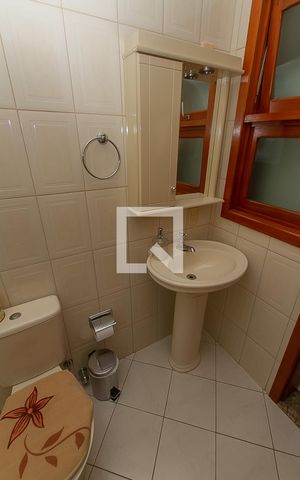 Casa à venda com 278m², 3 quartos e 2 vagas Casa à venda com 278m², 3 quartos e 2 vagasBanheiro Salão de Festas