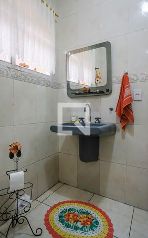 Casa à venda com 230m², 3 quartos e 2 vagasLavabo