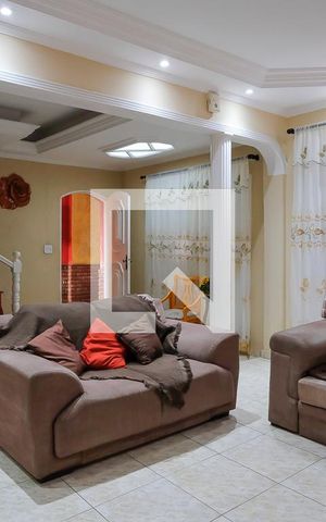 Casa à venda com 230m², 3 quartos e 2 vagasSala