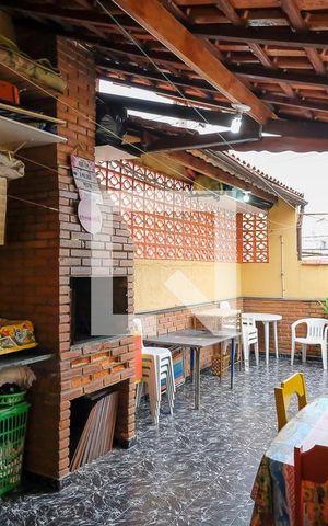 Casa à venda com 230m², 3 quartos e 2 vagasVaranda e área de serviço