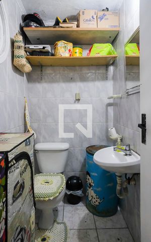 Casa à venda com 230m², 3 quartos e 2 vagasBanheiro do quintal