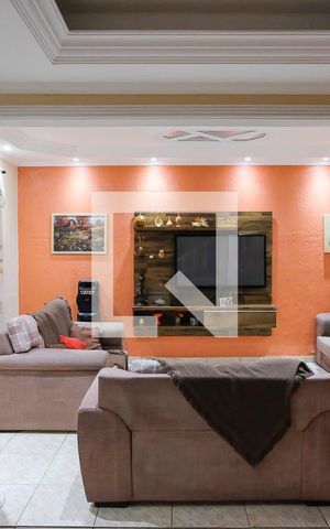 Casa à venda com 230m², 3 quartos e 2 vagasSala