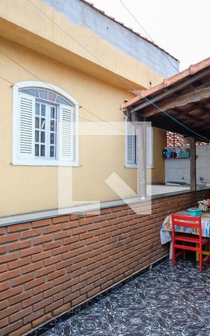 Casa à venda com 230m², 3 quartos e 2 vagasVaranda e área de serviço