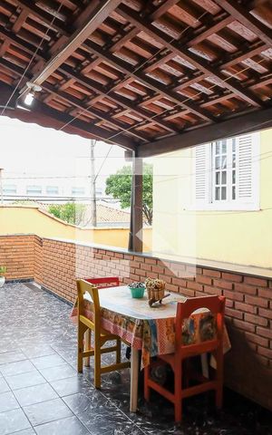 Casa à venda com 230m², 3 quartos e 2 vagasVaranda e área de serviço