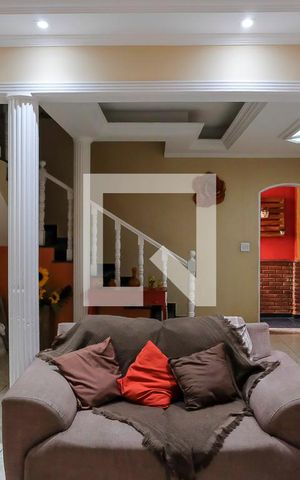 Casa à venda com 230m², 3 quartos e 2 vagasSala