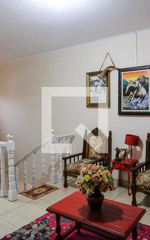 Casa à venda com 230m², 3 quartos e 2 vagasAcesso aos quartos