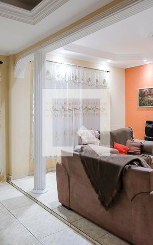 Casa à venda com 230m², 3 quartos e 2 vagasSala