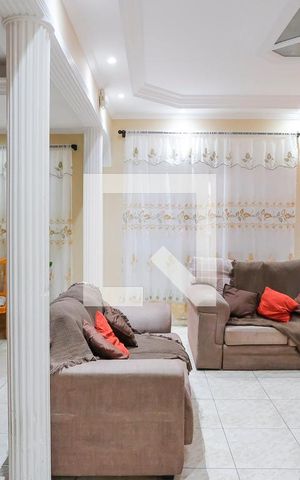Casa à venda com 230m², 3 quartos e 2 vagasSala