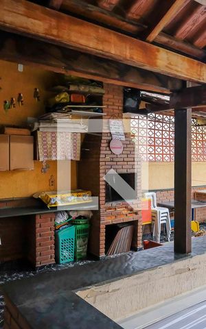 Casa à venda com 230m², 3 quartos e 2 vagasVaranda e área de serviço