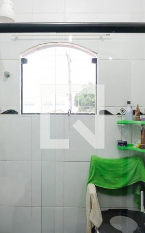 Casa à venda com 230m², 3 quartos e 2 vagasBanheiro