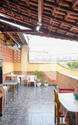 Casa à venda com 230m², 3 quartos e 2 vagasVaranda e área de serviço