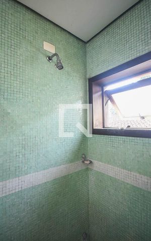 Casa para alugar com 600m², 3 quartos e 2 vagas Casa para alugar com 600m², 3 quartos e 2 vagasChuveiro do banheiro da suíte