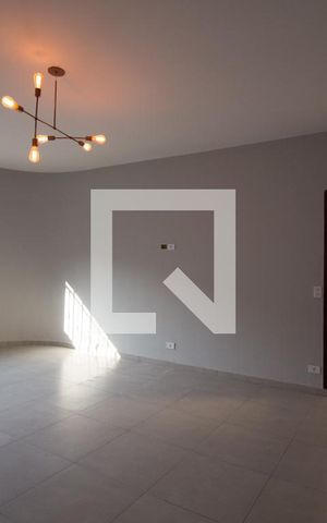 Casa à venda com 240m², 4 quartos e 4 vagasSala