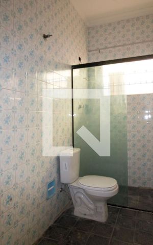 Casa à venda com 240m², 4 quartos e 4 vagasBanheiro Social