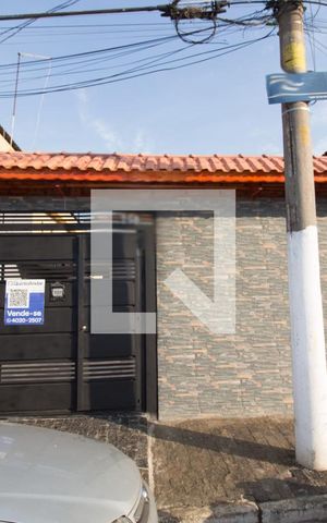 Casa à venda com 240m², 4 quartos e 4 vagasFachada
