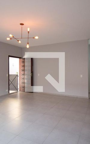 Casa à venda com 240m², 4 quartos e 4 vagasSala