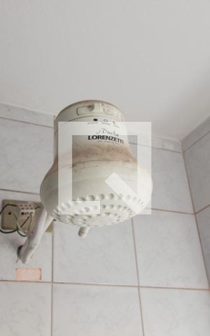 Casa à venda com 240m², 4 quartos e 4 vagasBanheiro da Suíte do Fundo